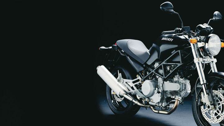 Front Side Pose of Ducati Monster 620 2005